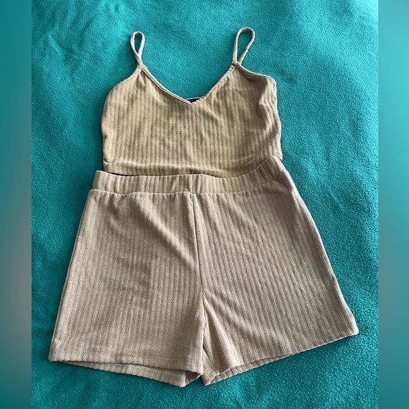 Kittenish Set Angelica Terry Cloth Shorts and Top - Picture 3 of 15